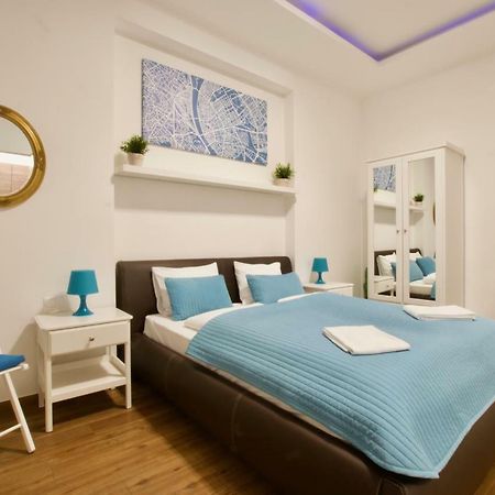 Standard Apartment By Hi5 -Baross Square Budapest Bagian luar foto